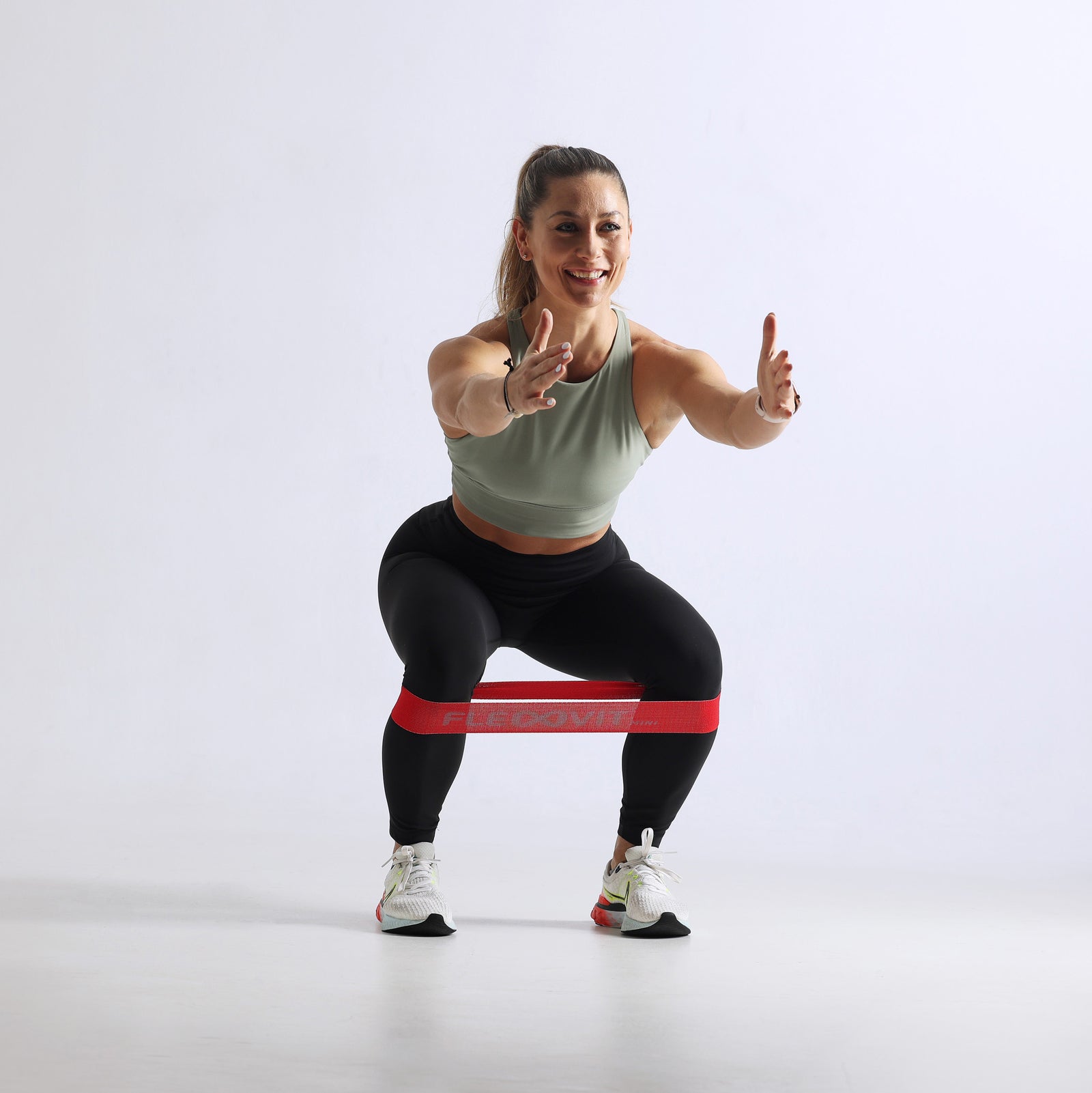mini-band-training-squat